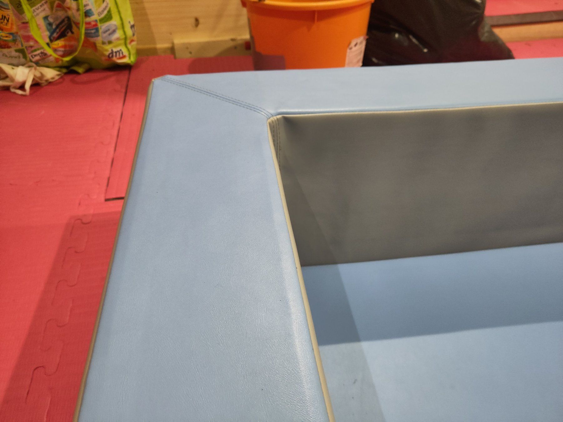 Giocattoli: Bällebad sehr robust & gross 1.4m x 1.6m – Usato da Studen SZ venduto da cith 4