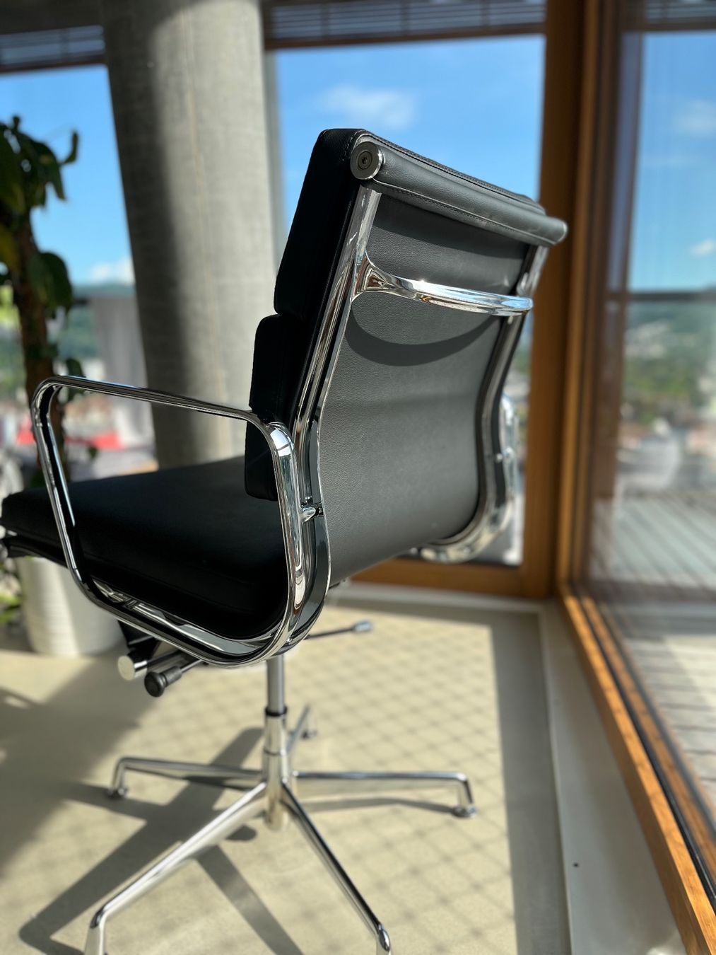 Sedie: Moderner Bürostuhl ,Halbhoher-Klassiker aus echtem Leder – Nuovo e nell'imballaggio originale da Münchenstein venduto da AndreHaus 7