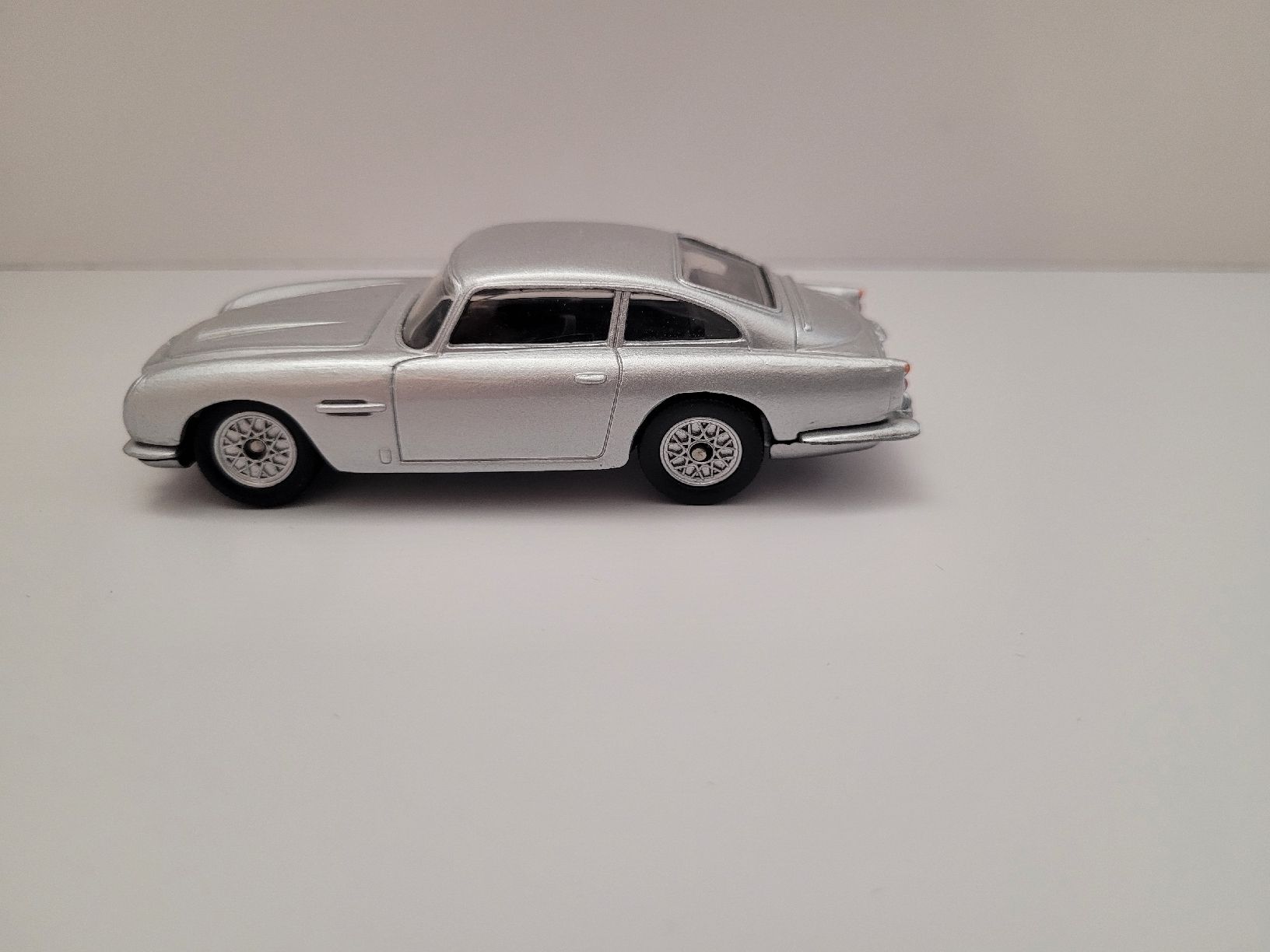 Corgi Toys Modellautos: Aston Martin DB5 (Corgi) – Neu (gemäss Beschreibung) aus Zumikon von tho_9zm8 3