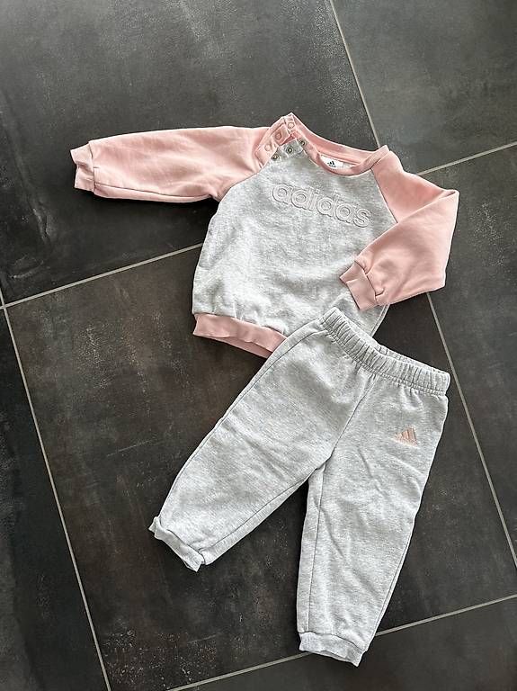 Adidas Maglioni & Felpe: Adidas Trainer / Hosen und Pullover 9-12 Mt – Usato da Lüterkofen venduto da GiCa_