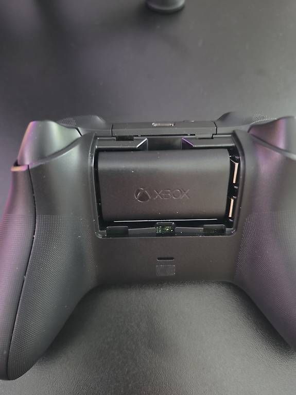 Controller: Xbox Wireless Controller inkl. Akku-Pack & Ladekabel – Gebraucht aus Tagelswangen von Tonyarmada 2