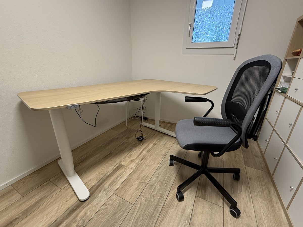 Scrivanie: Bekant (Ikea) höhenverstellbar  – Usato da Liestal venduto da Mike_V 2