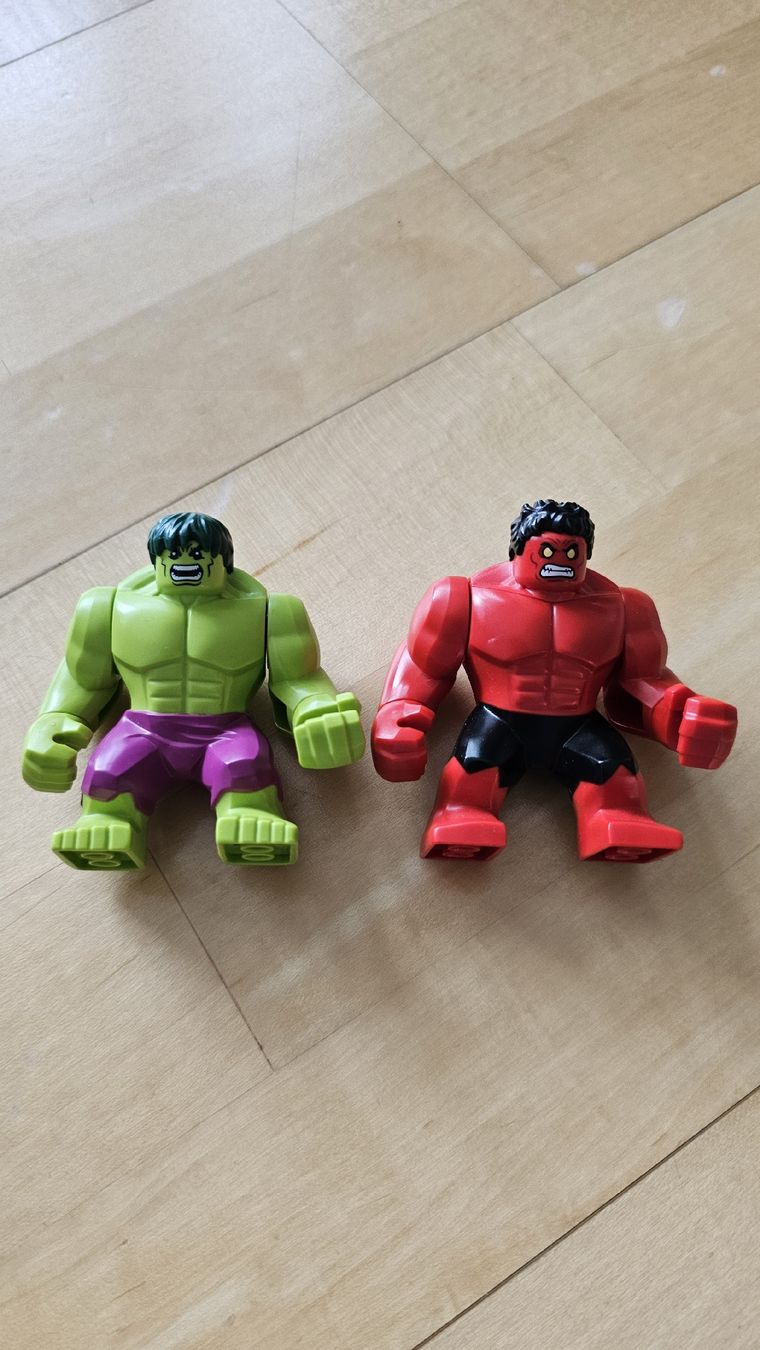 Lego Kit di costruzioni: Lego Marvel green and red Hulk – Usato da Hinwil venduto da Manife