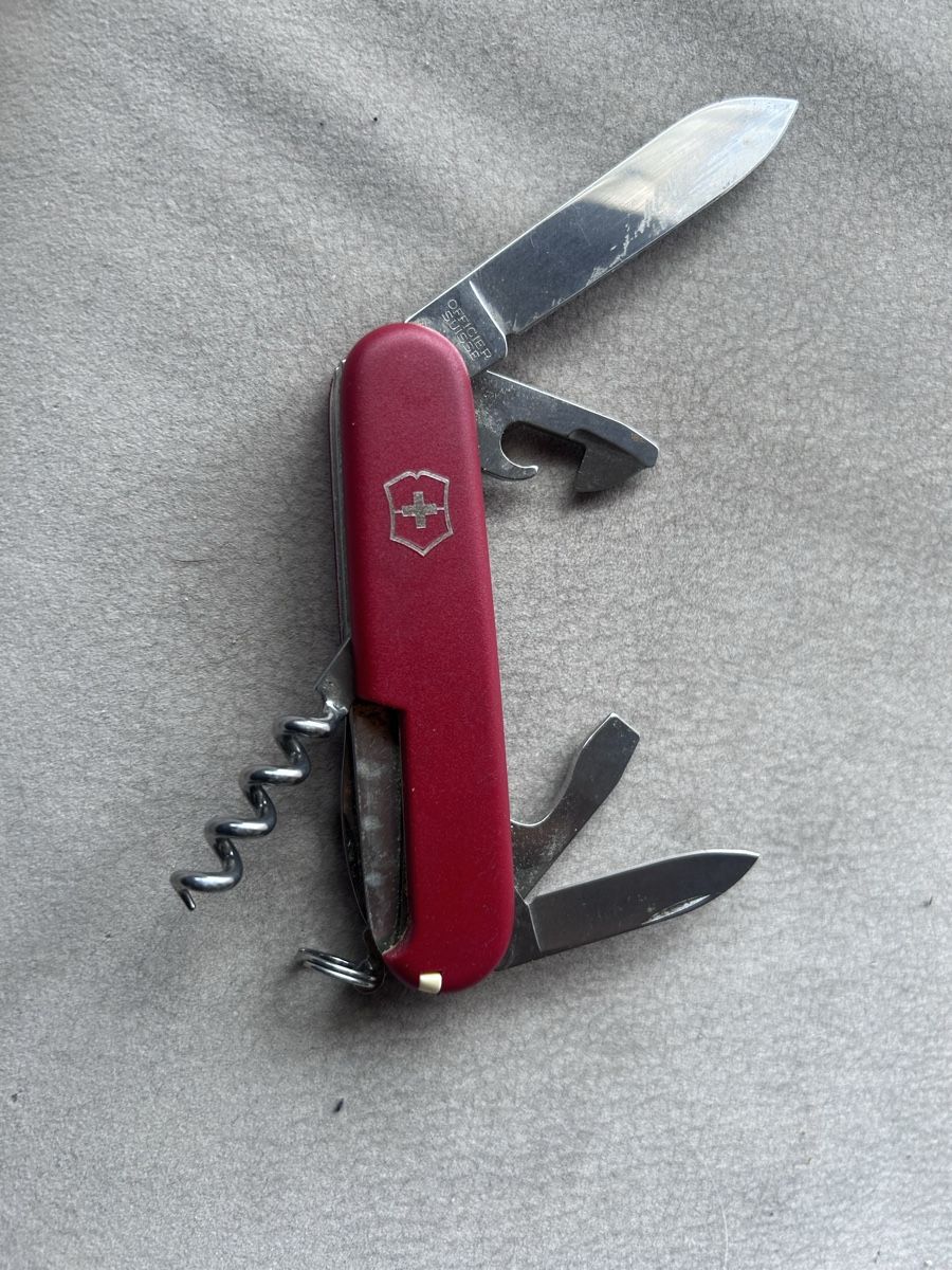 Victorinox Couteaux de poche: Taschenmesser Victorinox rot – D'occasion à Schattdorf par Beni8080 1