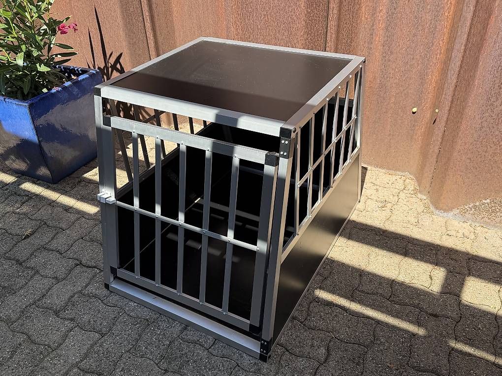Cages, transport & sécurité: Autohundebox gross angeschrägt – D'occasion à Oberwangen b. Bern par Tomw1