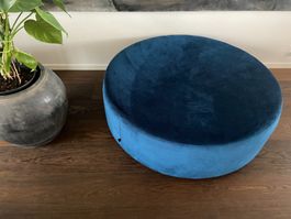 Pouf rond en velours bleu - pick up by June 28th the latest