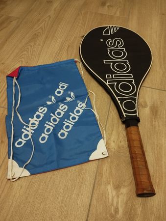 sac à dos de sport et raquette de tennis Adidas années 70-80