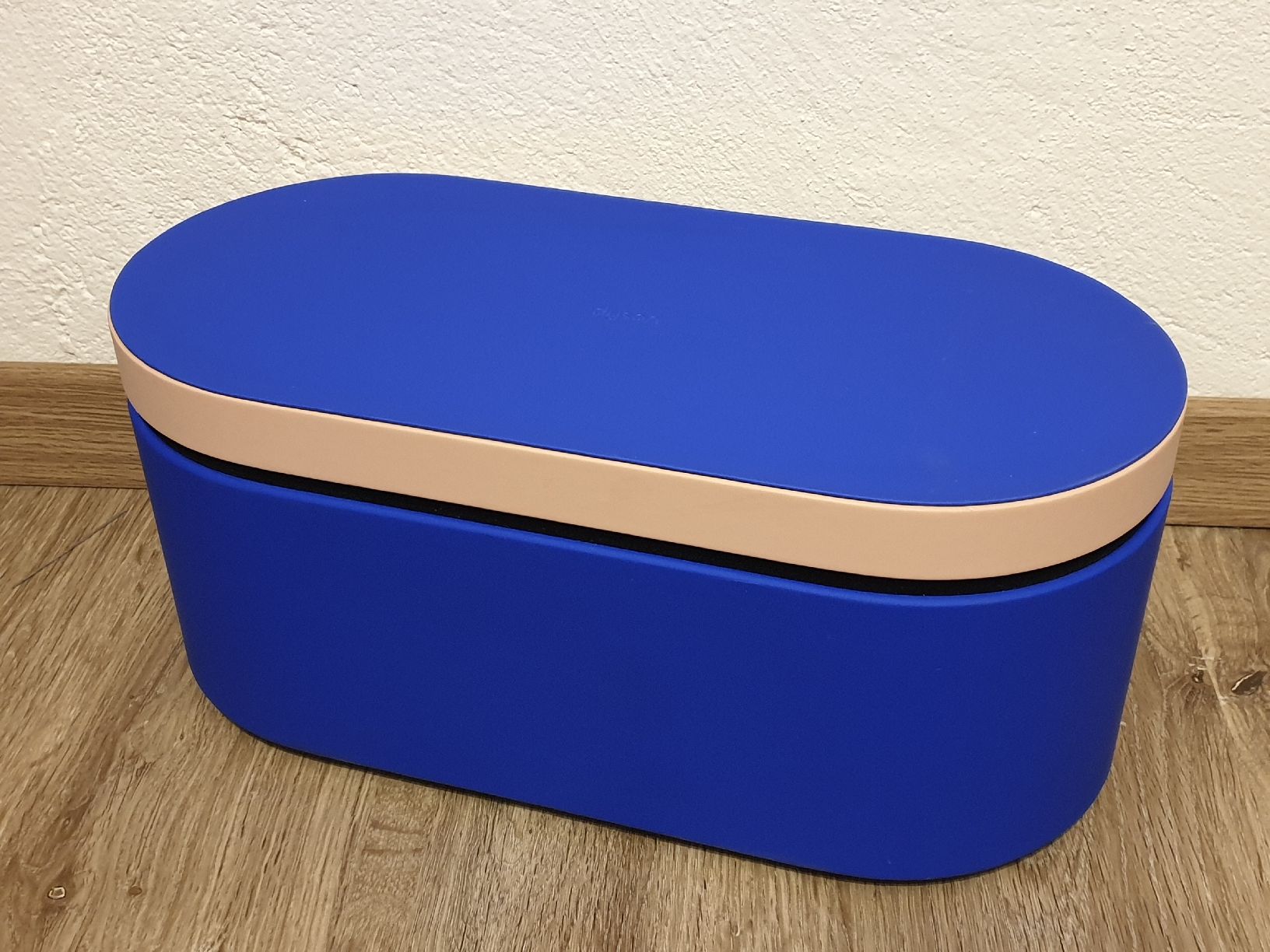 Lettini & sedie per cosmetici: Box Dyson Blau Zubehor Haar oder Kosmetik – Usato da Saxonne (Ayent) venduto da SnowRoof 1