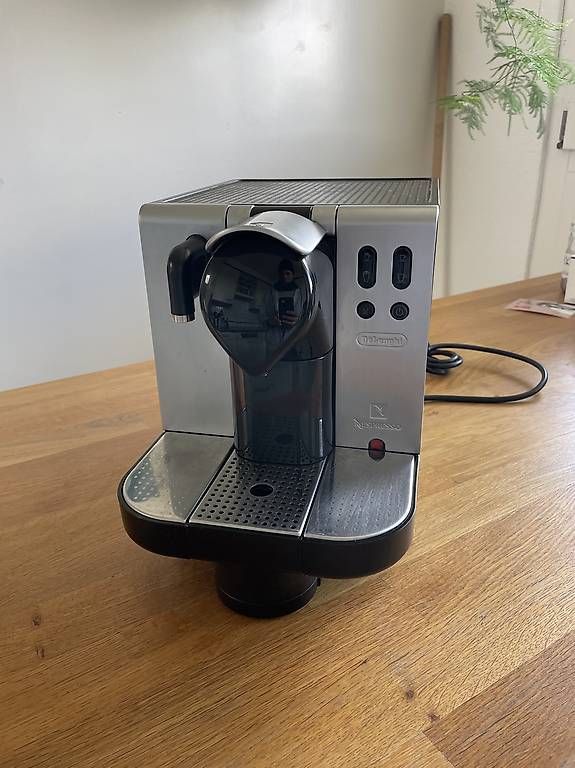 Nespresso Machines à café & Machines à expresso: Kaffeemaschiene Nespresso – D'occasion à St. Gallen par sal_2hqj 1