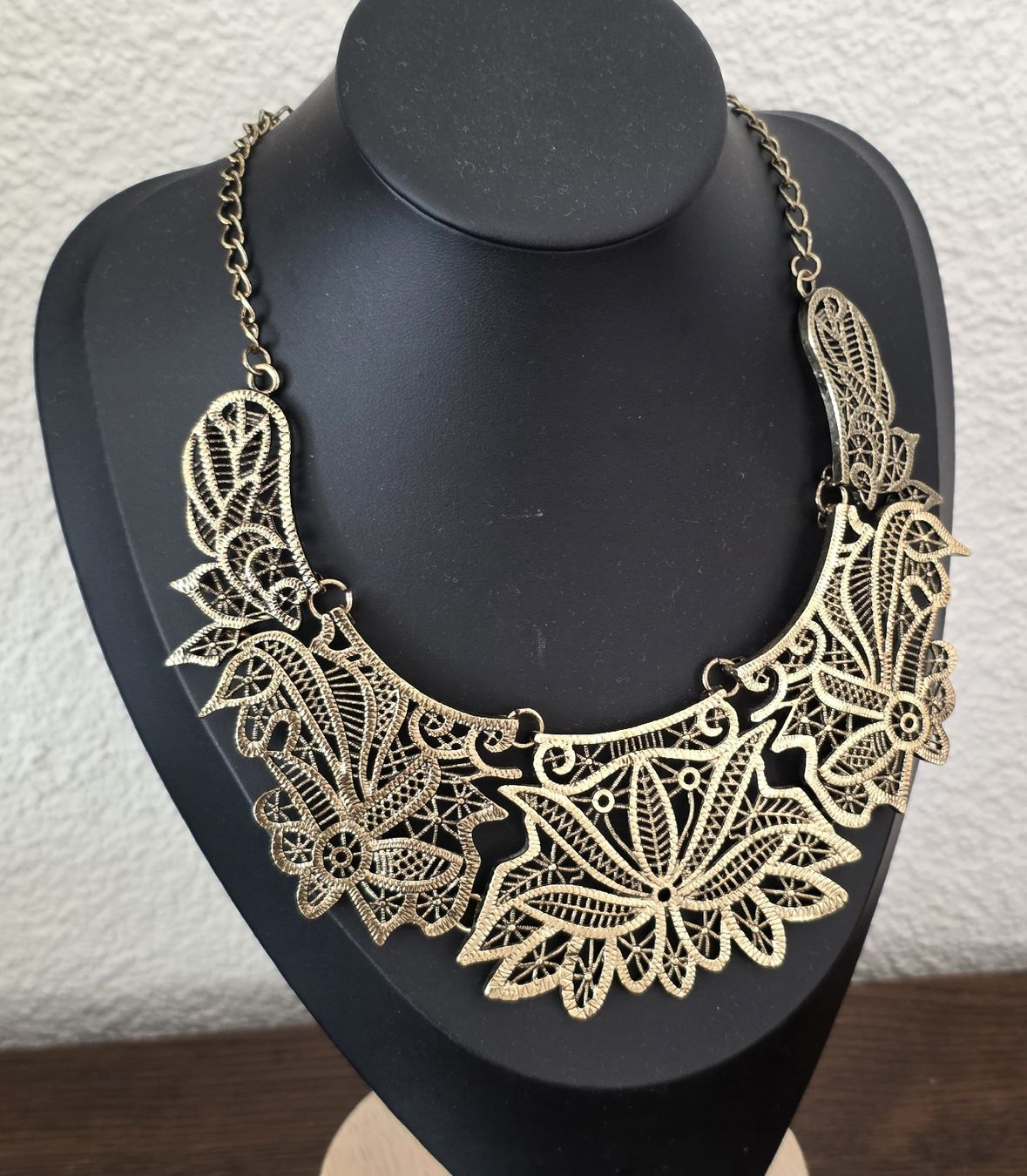 Ketten: Statement Kette filigranes Design goldfarben – Gebraucht aus Rheinsulz von Gilea 1