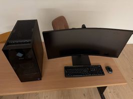 Omen Pc mit Curved Monitor und Tastatur und Maus