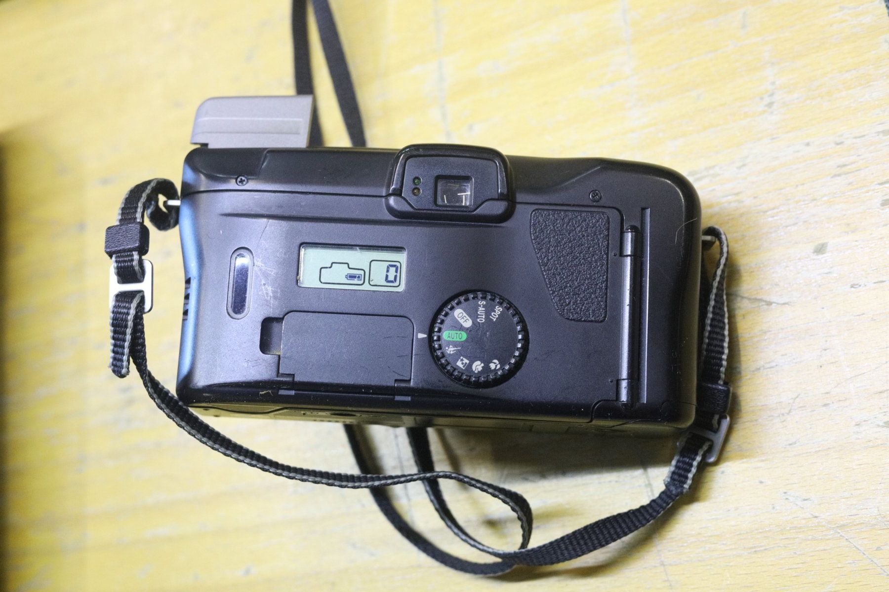 Canon Fotocamera: Canon Prima Super 135 argentique – Usato da Etagnières venduto da emmaus.electro 2