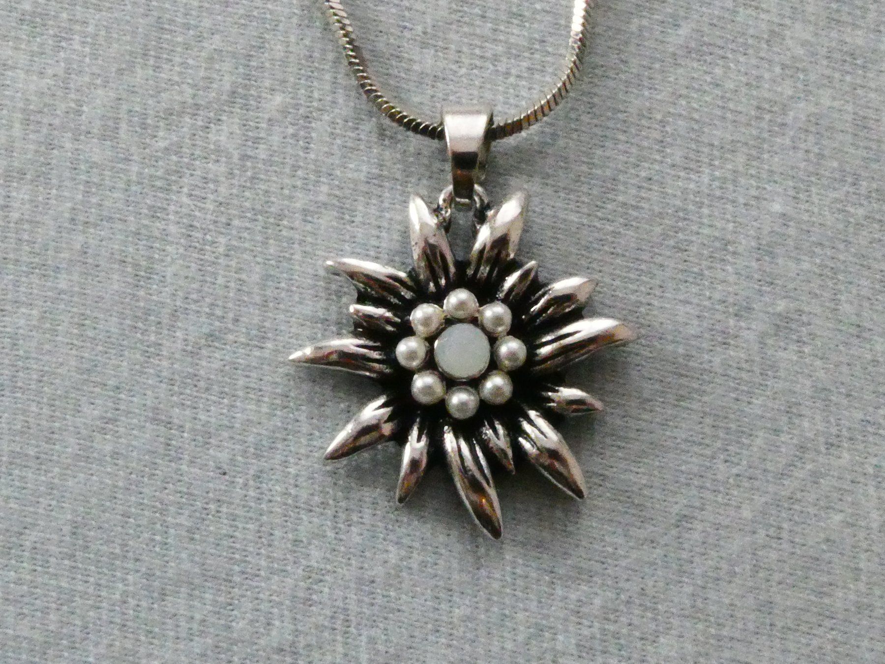 Catenine: Edelweiss Kette und Ohrstecker – Usato da Zürich venduto da Jo-Ma 3