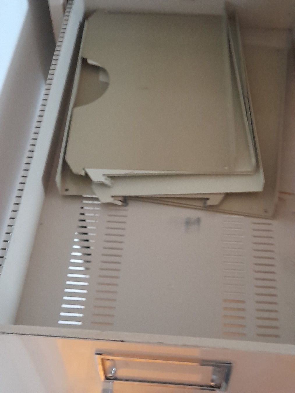 Lista Armadi: Lista Hängeregister Schrank Metall – Usato da Aeschi b.Spiez venduto da 52_wochen 5