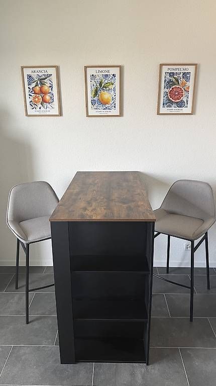 Tische: Bartisch mit Barhocker – Gebraucht aus Bern von c_macir