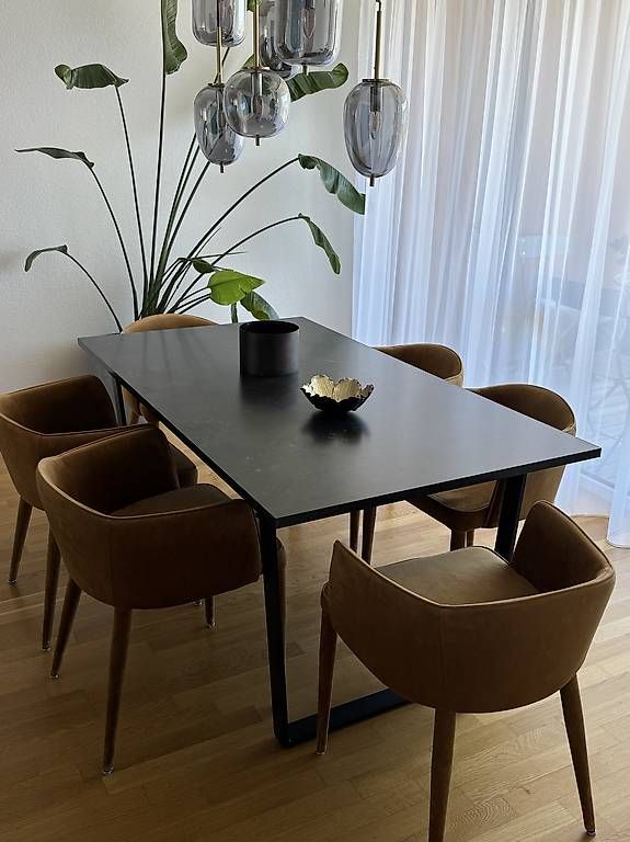 Set di tavolo e panche: Tisch und Lampe im Set – Usato da Liebefeld venduto da BernVerkaufAnkauf