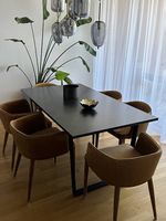 Tisch und Lampe im Set