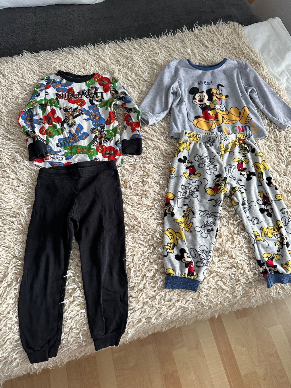 Pyjamas & Ähnliches: Pyjamas Junge 92cm – Gebraucht aus Rapperswil BE von aro_66tx