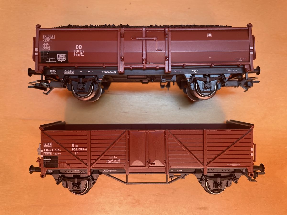 Märklin Modellini di ferrovie: 2 Märklin Güterwagen DB – Usato da Rickenbach ZH venduto da u2540