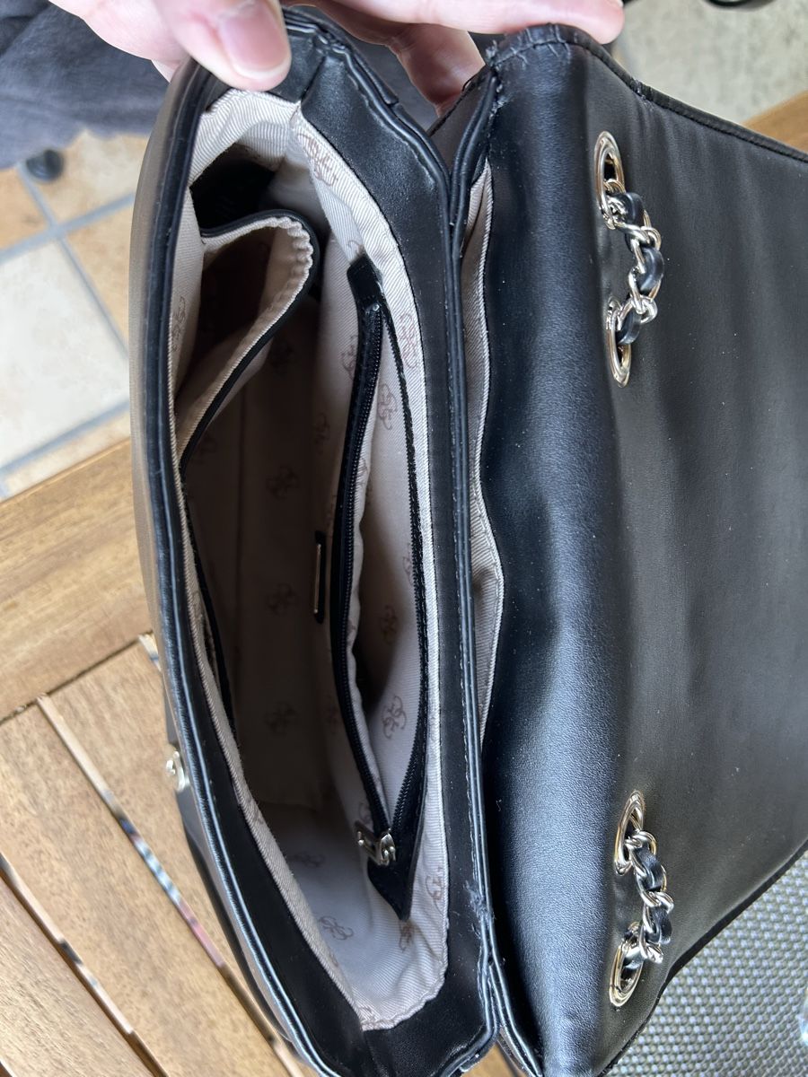 Guess Borse da donna: GUESS Tasche schwarz-weiss-glitzer – Usato da Turbenthal venduto da Wafd 4