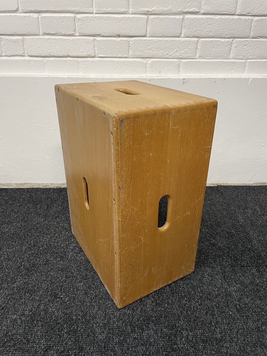 Tavoli: Hocker oder Beistelltisch im Stil von Le Corbusier vintage – Usato da Hinwil venduto da DaniBachman
