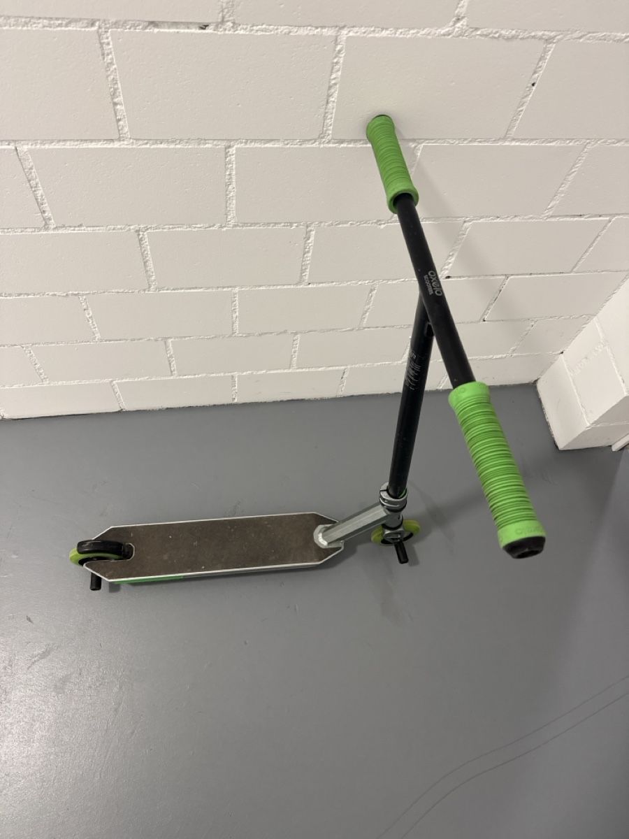Scooter: Freestyle Roller schwarz grün Lenkergriffe Grösse – Usato da Buochs venduto da jus_n97b