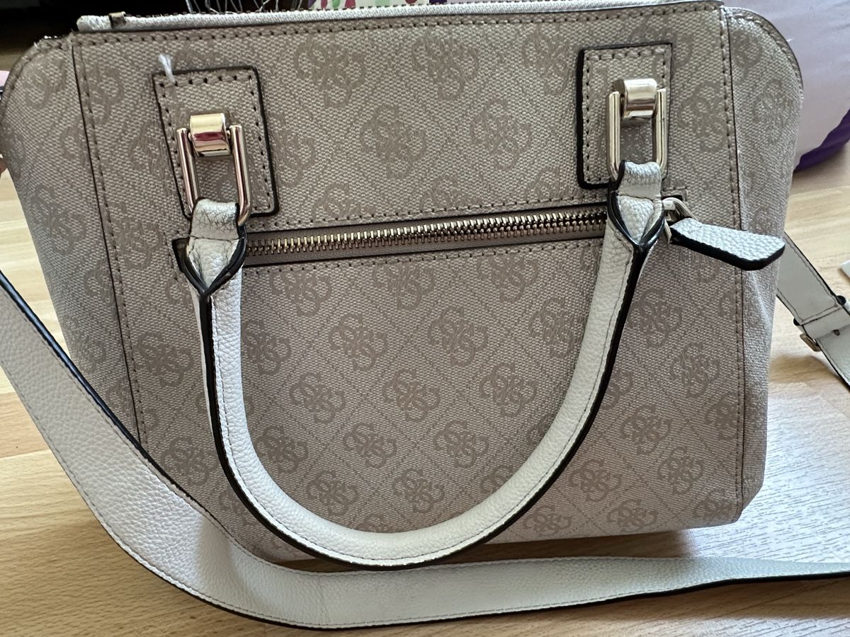 Guess Sacs femmes: Guess Handtsche – Neuf (Voir description) à Zufikon par tam_gfx6 2