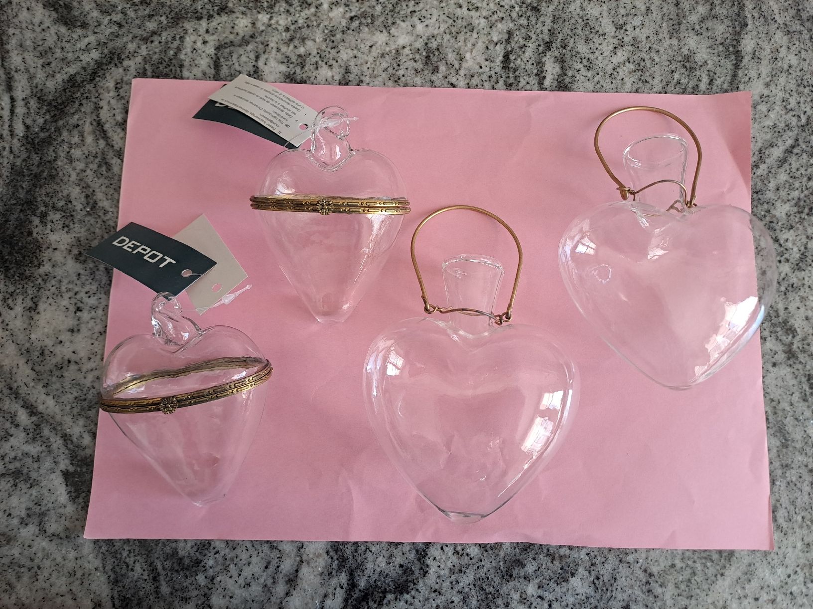 Tutte le decorazioni: Dekoherzen Glas Set mit 4 Stück – Nuovo (secondo la descrizione) da Rickenbach LU venduto da bishiida