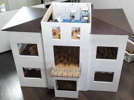 Puppenhaus mit einer vielseitigen Ausstattung ca. 400 teilig