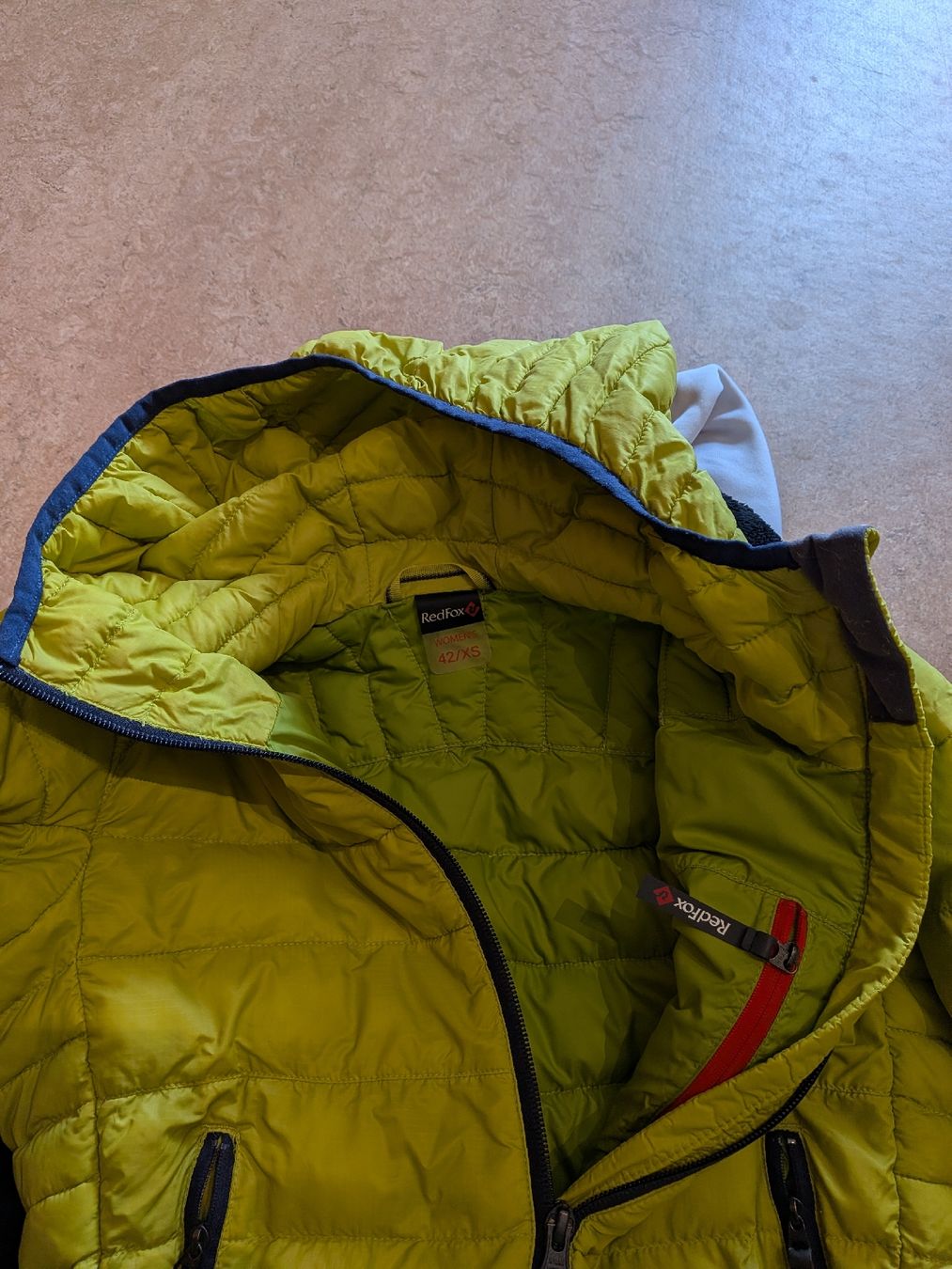 Lotti di vestiti: Kleiderpaket S – Usato da Oberägeri venduto da cdoppi 5