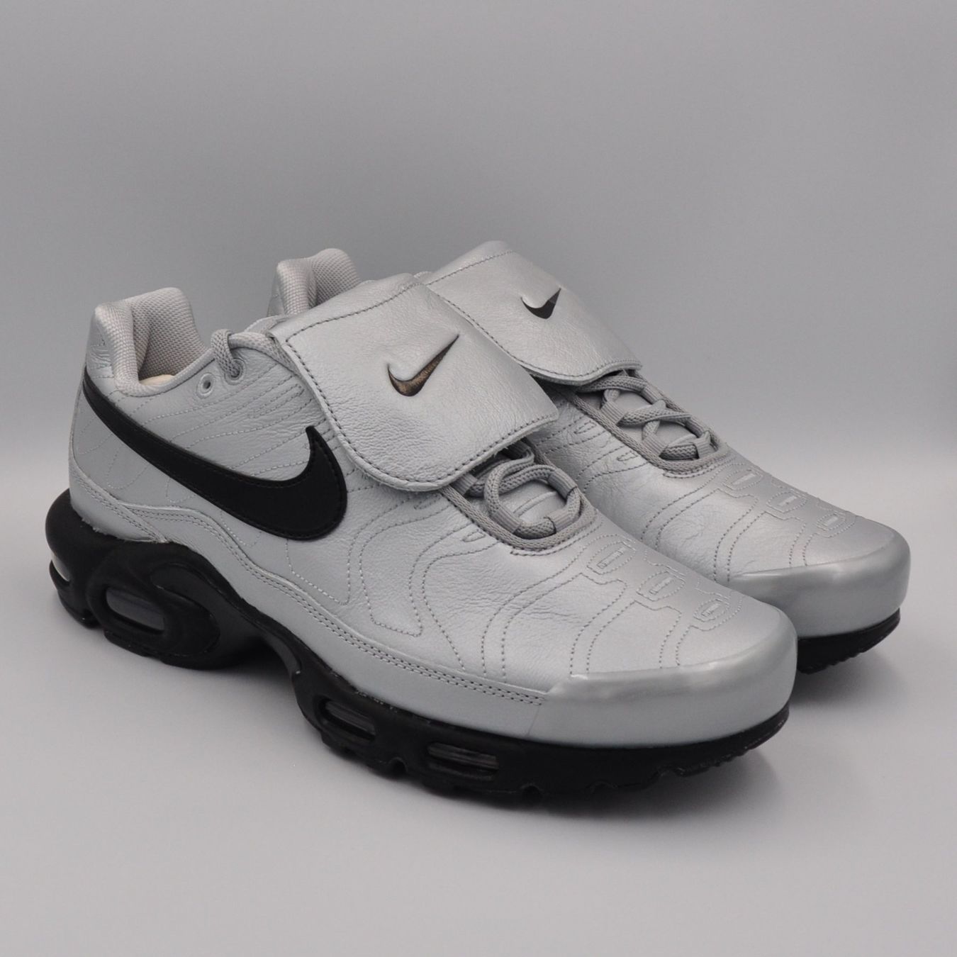 Nike Scarpe da uomo: Nike Air Max Plus TN Tiempo Silver 42 – Nuovo e nell'imballaggio originale da Bern venduto da SneakerheavenLT
