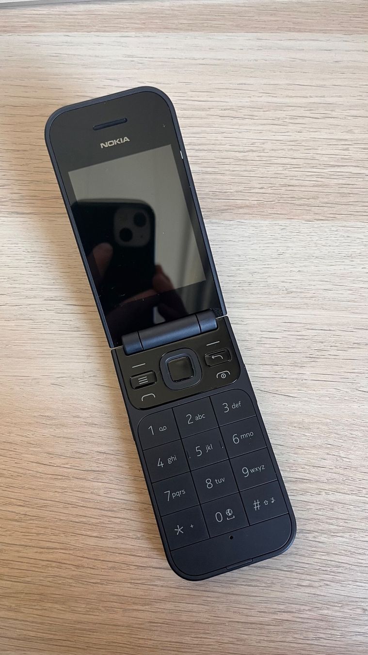 Nokia Handys / Smartphones: Nokia 2720 Flip 4G - (2 von 2) – Neu und originalverpackt aus St.Gallen von BRT91