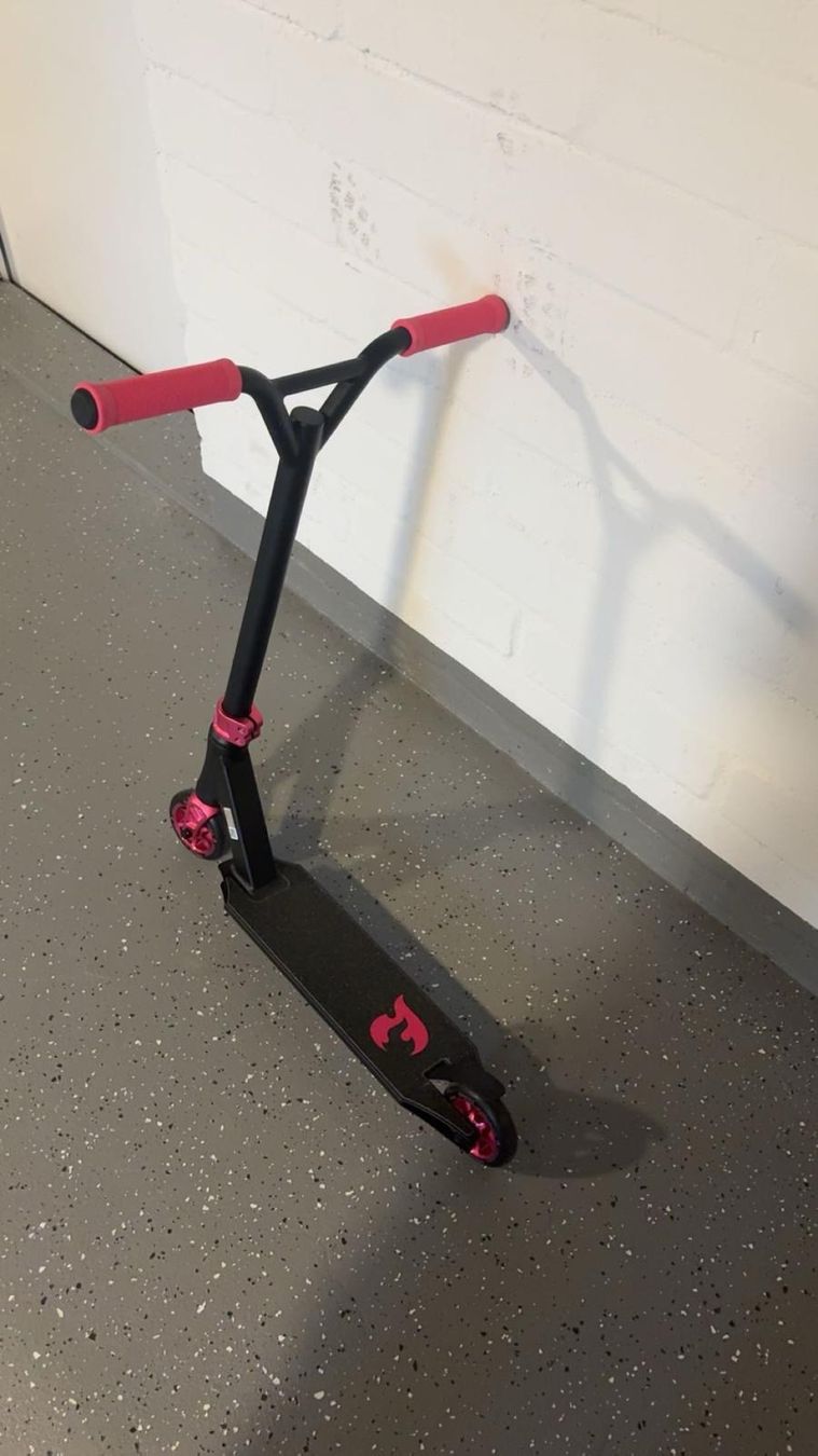 Scooters: Chilli Scooter 3000 Black/Pink – Gebraucht aus Niederscherli von ija_y67c 1