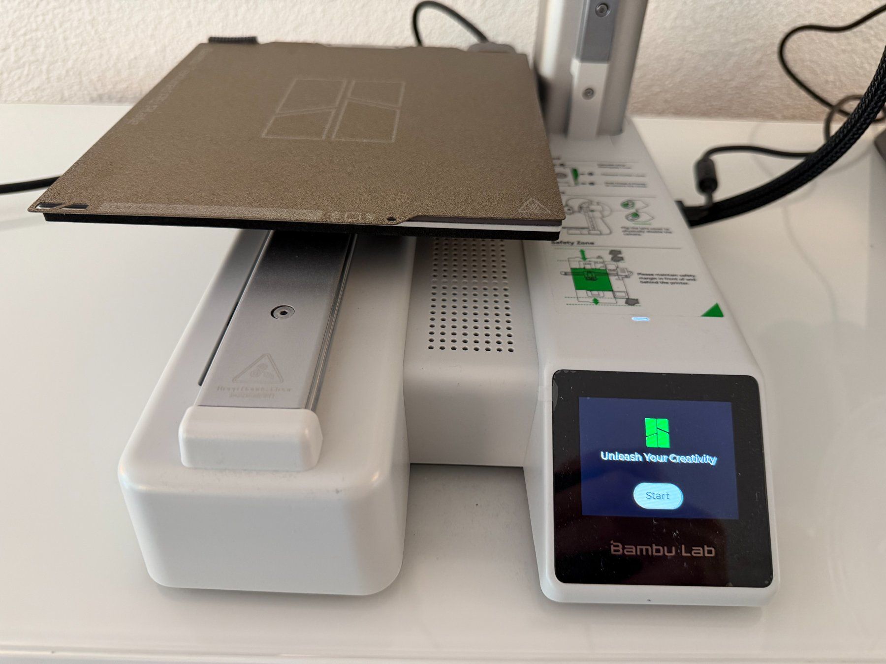 Bambu Lab 3D Drucker: Bambu Lab A1 mini Combo mit AMS lite & 12 Filamentrollen – Gebraucht aus Cham von fucad 3