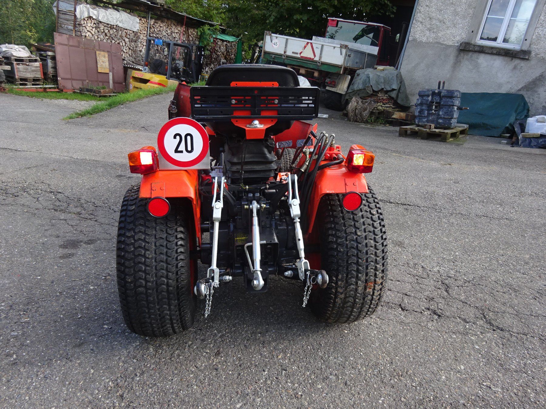 Kubota Trattori: Traktor Kubota B1550HST mit Schneepflug – Usato da Bauma venduto da deutz08 4
