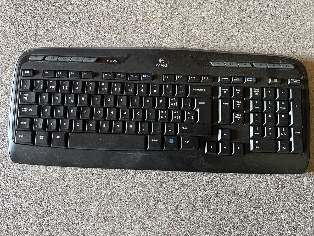 Logitech Claviers: Logitech K330 Tastatur gebraucht – D'occasion à Rüti ZH par Mjohnny7