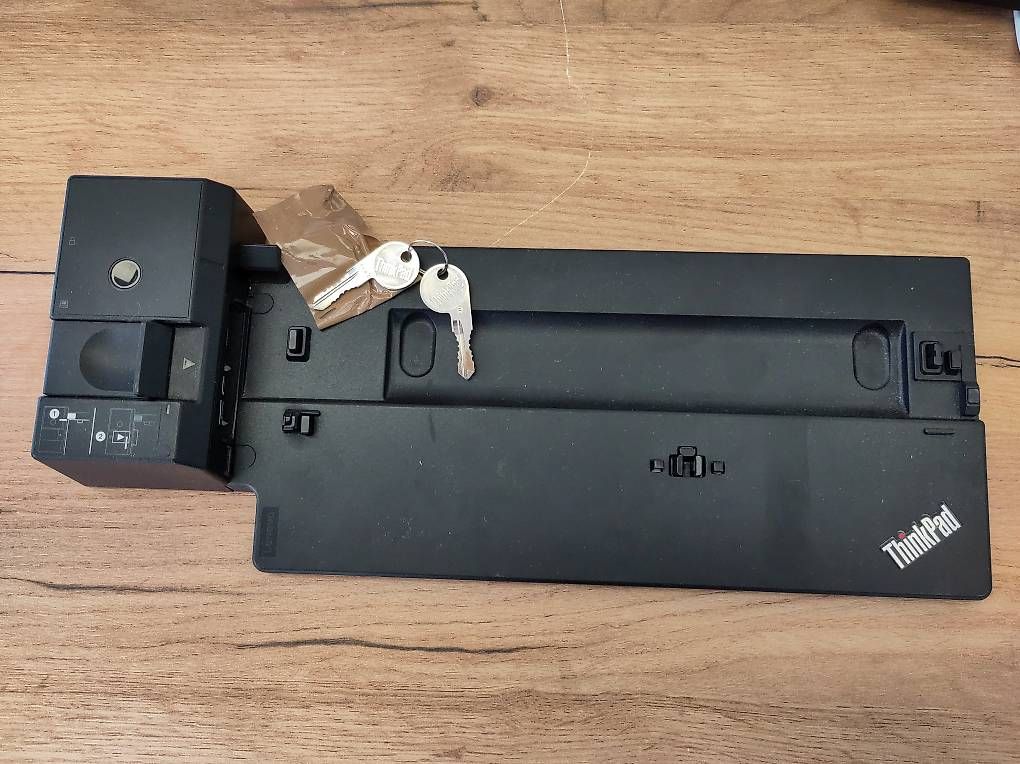 Lenovo Docking station: Lenovo ThinkPad Ultra Docking Station  Type 40AJ – Usato da Novaggio venduto da GreenWebSolutions