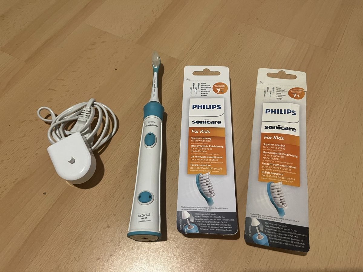 Philips Sonicare Cura dei denti: Philips Sonicare Kids mit Ersatzbürsten – Usato da Jona venduto da tukan80