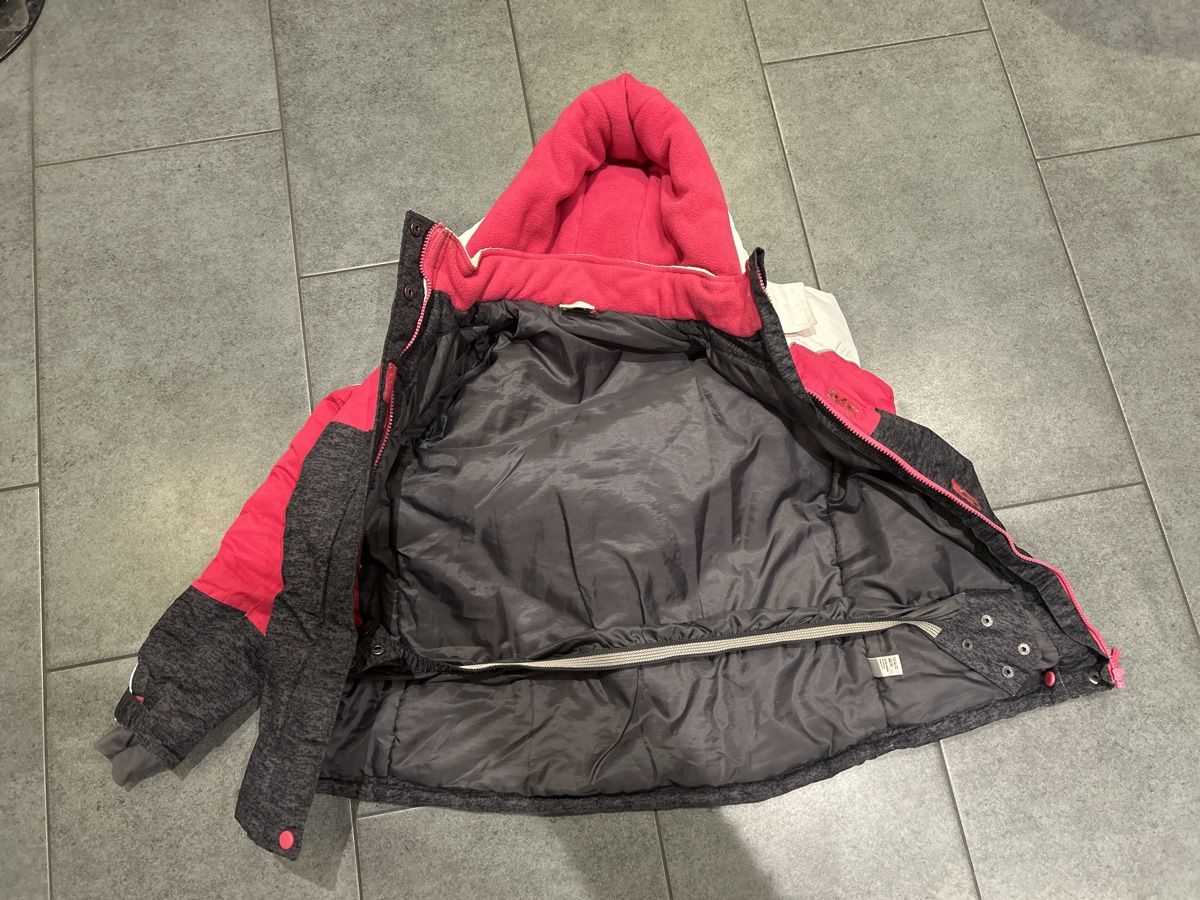 Sci: Yigga Winterjacke, Grösse 146 Mädchen! – Usato da Mühledorf SO venduto da Dania77 3