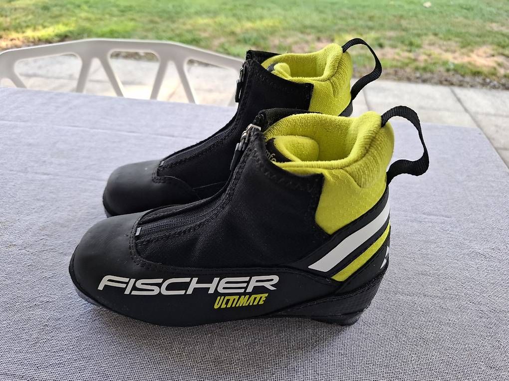 Fischer Chaussures hommes: Fischer Langlaufschuhe Gr. 33 klassisch – D'occasion à Männedorf par Einhornmama