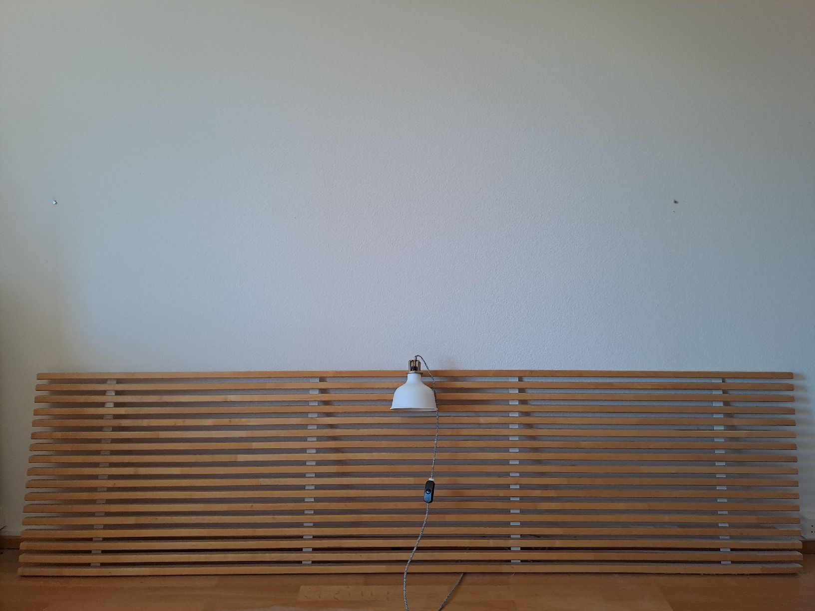 Lits: Ikea Kopfteil mit Lampe – D'occasion à Burg im Leimental par Fridulin