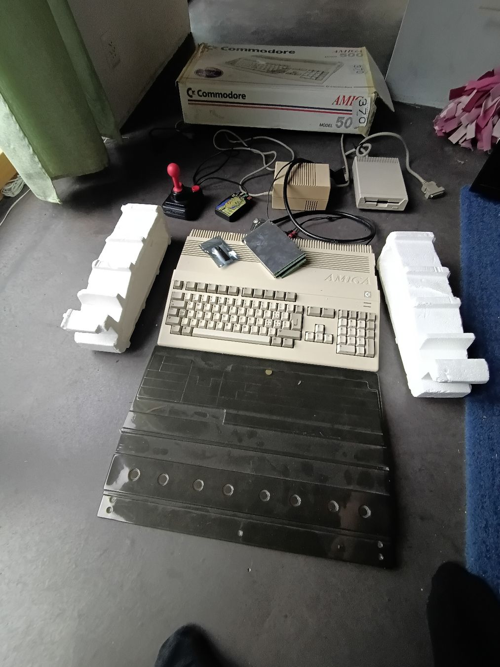 Commodore PC: commodore amiga 500 mit viel zubehör – Difettoso da Tamins venduto da Luzibuzi 2