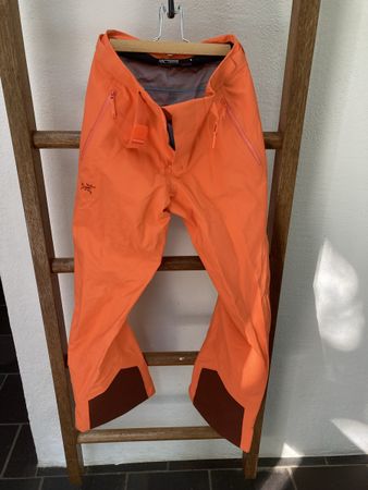 Arc‘terix Ladies Ski Pants, Size 4
