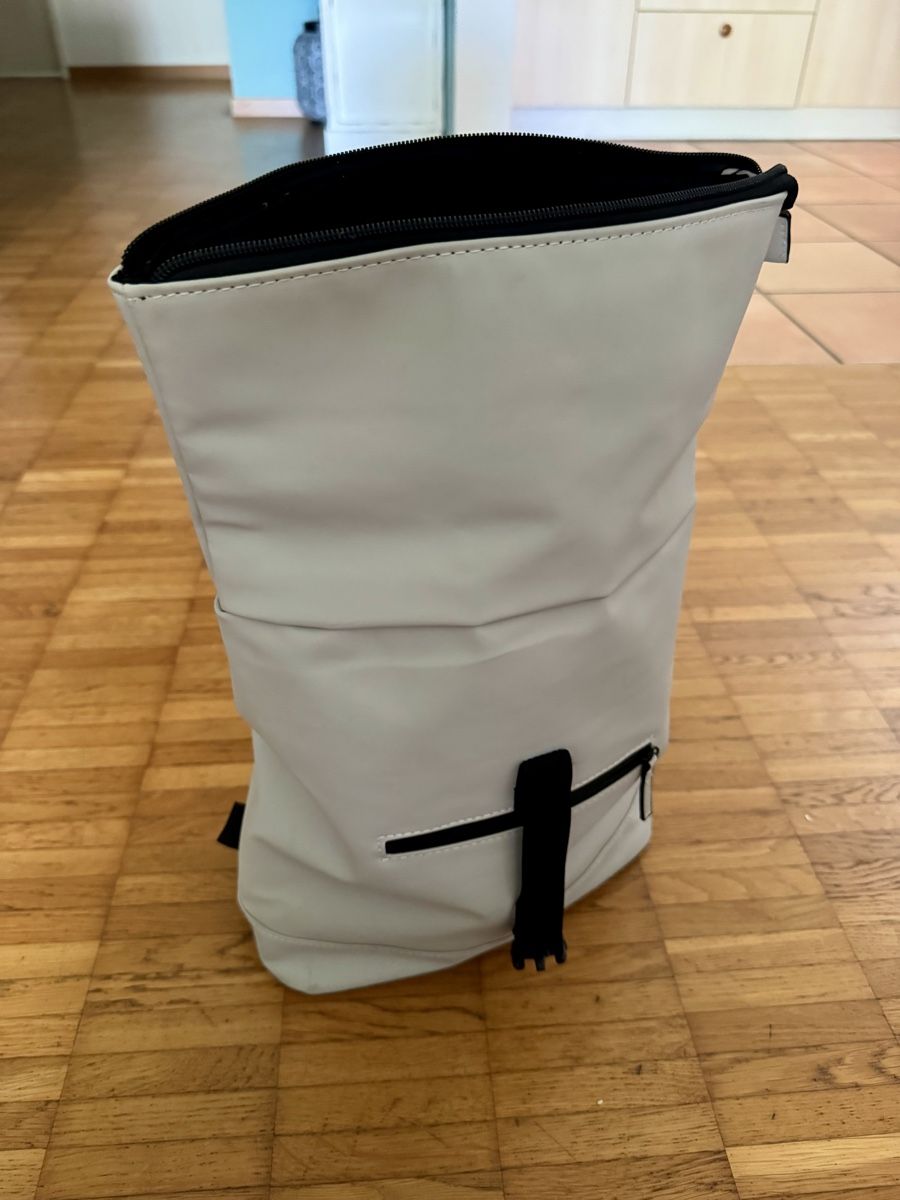 Zaini: Rucksack beige Rollverschluss neuwertig – Usato da Olten venduto da Tsteffen 1