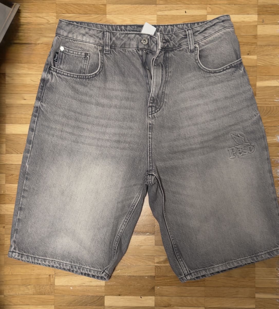 Pantaloni: peso raws denim shorts light grey 28 – Usato da Mammern venduto da elhookador