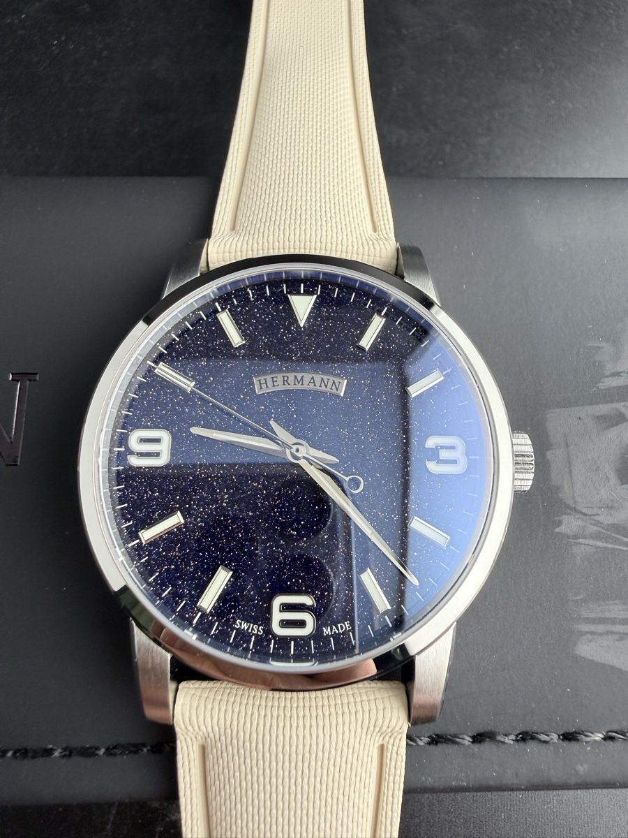 Hermann Genève Orologi: Hermann Genève Blue Automatic Swiss Made Neuf Full Set – Nuovo e nell'imballaggio originale da Neuchâtel venduto da TopChrono24 1