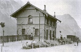 Turtmann   VS  -  Bahnhof - Station mit Blick auf Illhorn