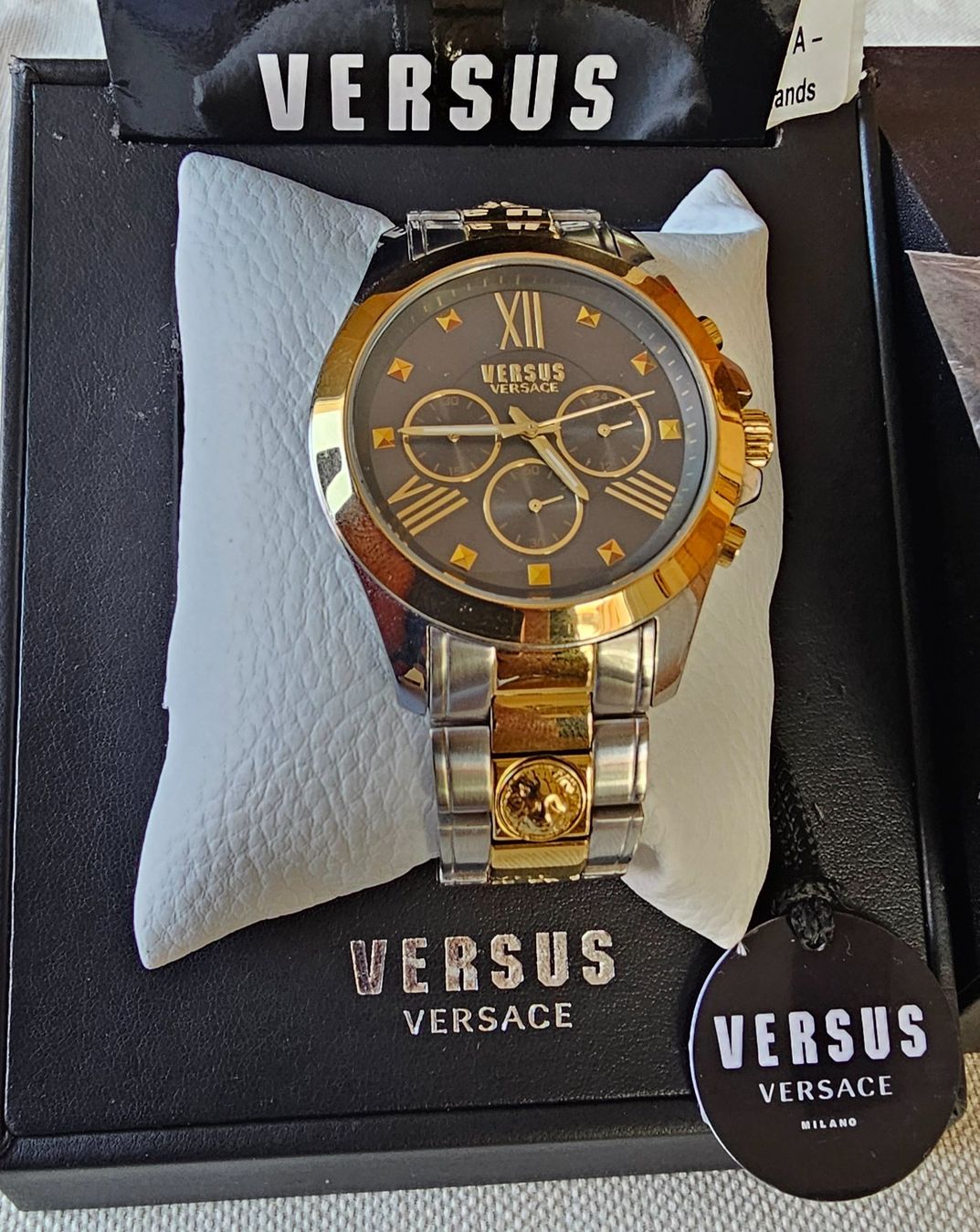 Versace Orologi: VERSUS VERSACE Chrono Elegante Herrenuhr 47mm – Usato da Speicher venduto da Lemore
