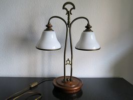 Zweiarmige Tischlampe im Jugendstil-Design (Replikat)