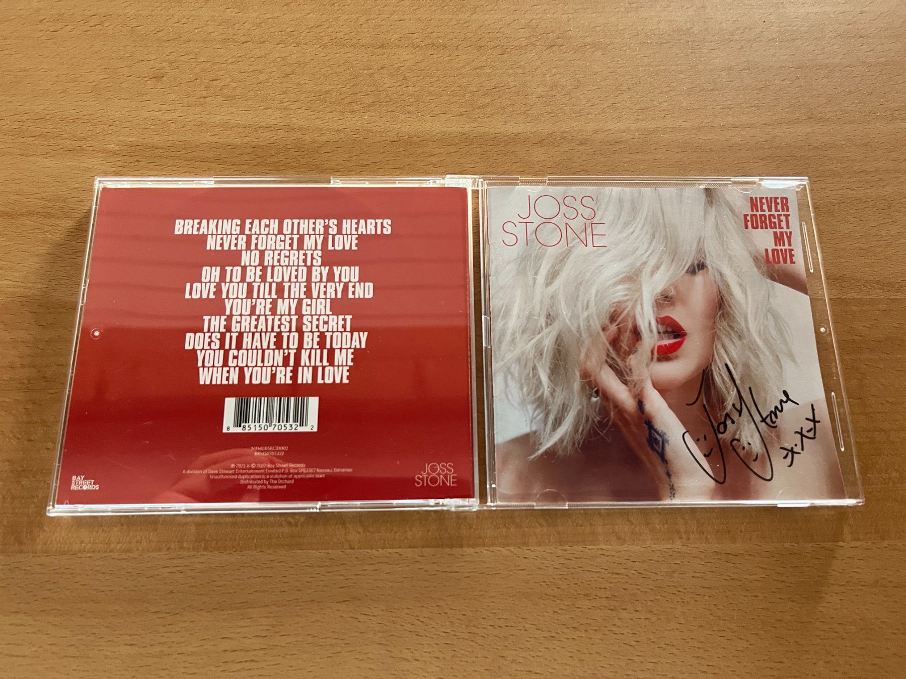 CD: Joss Stone - Never Forget My Love - handsigniert – Nuovo (secondo la descrizione) da Bätterkinden venduto da emmentaler2008 1